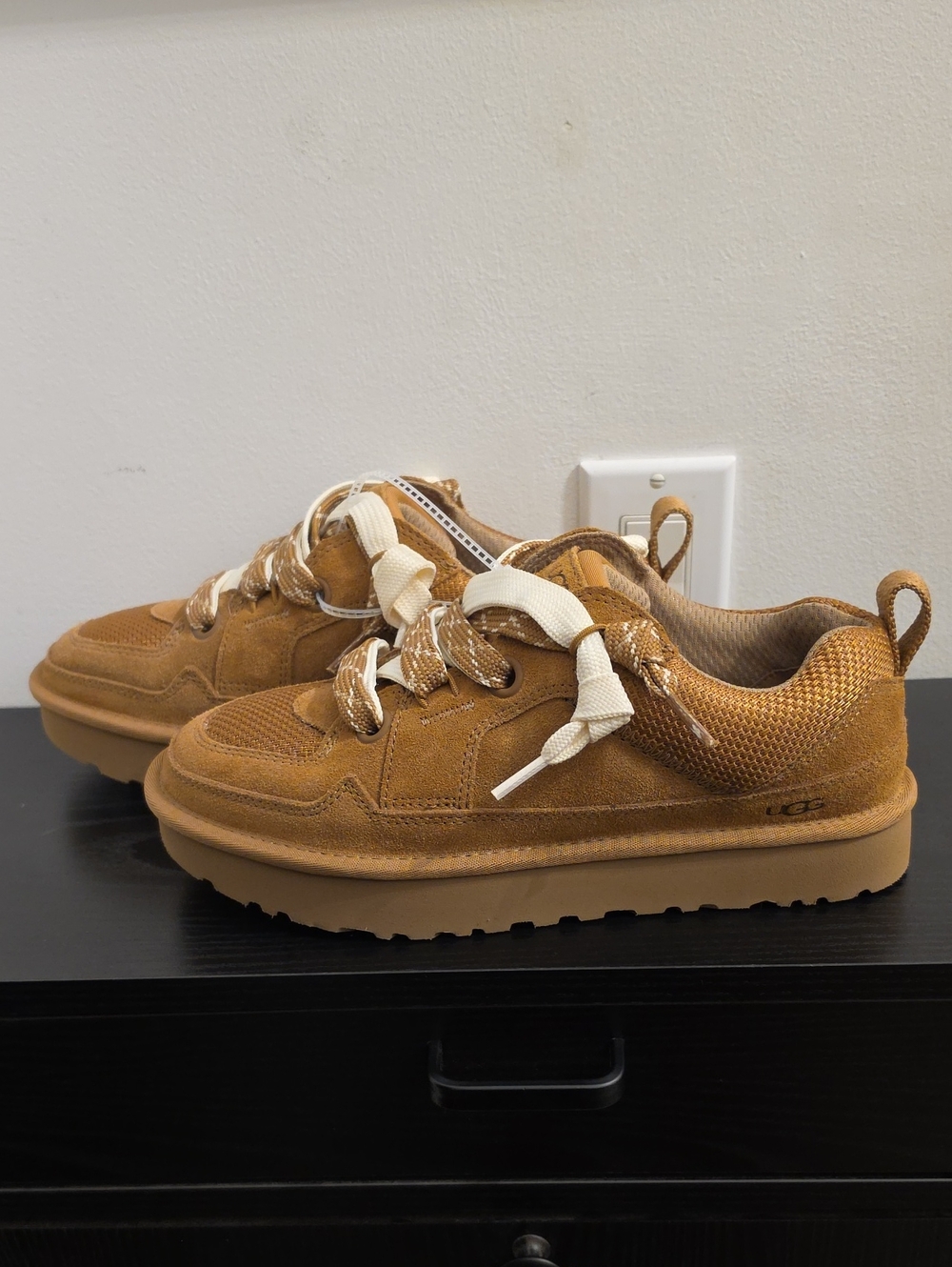 NWT UGG Lo Lowmel Premium Suede Low-Top Sneakers - Chestnut Tan - Women's Size 9